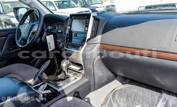 Acheter Import Voiture Toyota Land Cruiser Blanc à Import - Dubai, Ali Sabieh Region Acheter Import Voiture Toyota Land Cruiser Blanc à Import - Dubai, Ali Sabieh Region