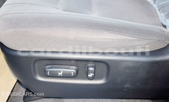 Acheter Import Voiture Toyota Land Cruiser Blanc à Import - Dubai, Ali Sabieh Region Acheter Import Voiture Toyota Land Cruiser Blanc à Import - Dubai, Ali Sabieh Region