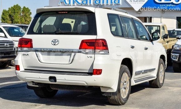 Acheter Import Voiture Toyota Land Cruiser Blanc à Import - Dubai, Ali Sabieh Region Acheter Import Voiture Toyota Land Cruiser Blanc à Import - Dubai, Ali Sabieh Region
