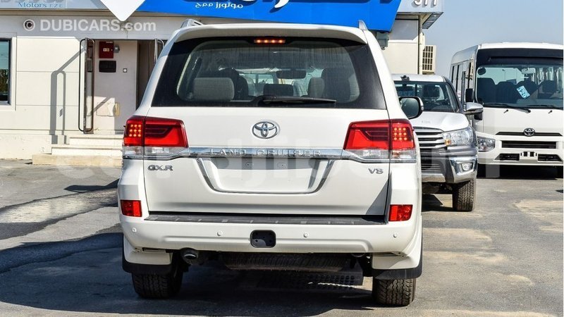 Big with watermark toyota land cruiser ali sabieh region import dubai 3197