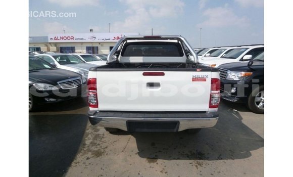 Acheter Import Voiture Toyota Hilux Blanc à Import - Dubai, Ali Sabieh Region Acheter Import Voiture Toyota Hilux Blanc à Import - Dubai, Ali Sabieh Region