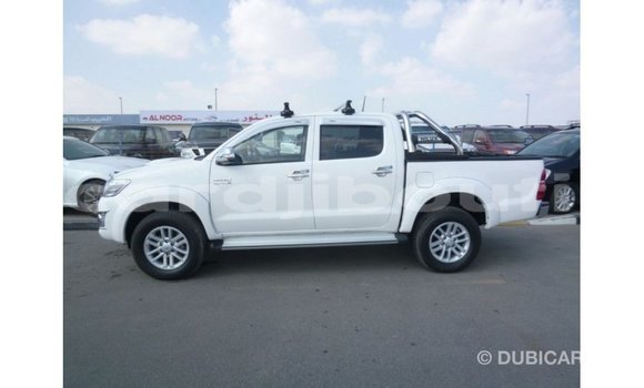 Acheter Import Voiture Toyota Hilux Blanc à Import - Dubai, Ali Sabieh Region Acheter Import Voiture Toyota Hilux Blanc à Import - Dubai, Ali Sabieh Region