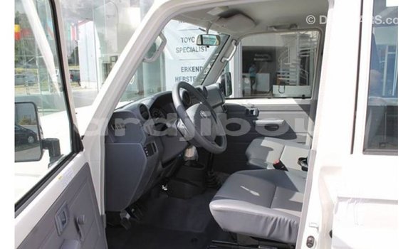 Buy Import Toyota Land Cruiser White Car in Import - Dubai in Ali Sabieh Region Buy Import Toyota Land Cruiser White Car in Import - Dubai in Ali Sabieh Region