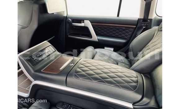 Acheter Import Voiture Toyota Land Cruiser Noir à Import - Dubai, Ali Sabieh Region Acheter Import Voiture Toyota Land Cruiser Noir à Import - Dubai, Ali Sabieh Region