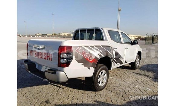 Acheter Import Voiture Mitsubishi L200 Blanc à Import - Dubai, Ali Sabieh Region Acheter Import Voiture Mitsubishi L200 Blanc à Import - Dubai, Ali Sabieh Region
