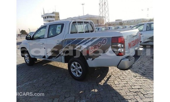 Acheter Import Voiture Mitsubishi L200 Blanc à Import - Dubai, Ali Sabieh Region Acheter Import Voiture Mitsubishi L200 Blanc à Import - Dubai, Ali Sabieh Region
