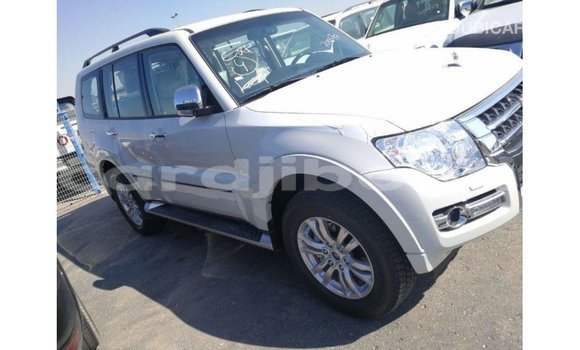 Acheter Import Voiture Mitsubishi Pajero Blanc à Import - Dubai, Ali Sabieh Region Acheter Import Voiture Mitsubishi Pajero Blanc à Import - Dubai, Ali Sabieh Region