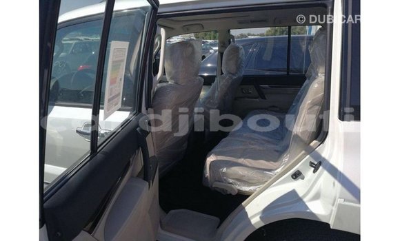 Acheter Import Voiture Mitsubishi Pajero Blanc à Import - Dubai, Ali Sabieh Region Acheter Import Voiture Mitsubishi Pajero Blanc à Import - Dubai, Ali Sabieh Region