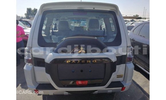 Acheter Import Voiture Mitsubishi Pajero Blanc à Import - Dubai, Ali Sabieh Region Acheter Import Voiture Mitsubishi Pajero Blanc à Import - Dubai, Ali Sabieh Region