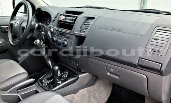 Acheter Import Voiture Toyota Hilux Surf Blanc à Tajurah, Tajurah Acheter Import Voiture Toyota Hilux Surf Blanc à Tajurah, Tajurah