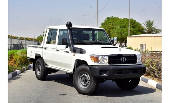 Acheter Import Voiture Toyota Land Cruiser Blanc à Import - Dubai, Ali Sabieh Region Acheter Import Voiture Toyota Land Cruiser Blanc à Import - Dubai, Ali Sabieh Region