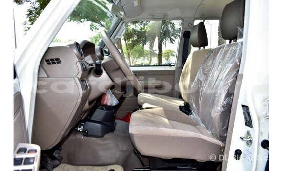 Acheter Import Voiture Toyota Land Cruiser Blanc à Import - Dubai, Ali Sabieh Region Acheter Import Voiture Toyota Land Cruiser Blanc à Import - Dubai, Ali Sabieh Region