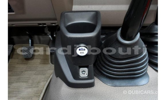 Acheter Import Voiture Toyota Land Cruiser Blanc à Import - Dubai, Ali Sabieh Region Acheter Import Voiture Toyota Land Cruiser Blanc à Import - Dubai, Ali Sabieh Region