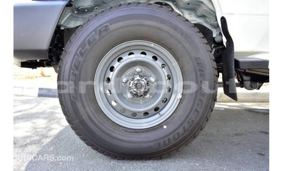 Acheter Import Voiture Toyota Land Cruiser Blanc à Import - Dubai, Ali Sabieh Region Acheter Import Voiture Toyota Land Cruiser Blanc à Import - Dubai, Ali Sabieh Region