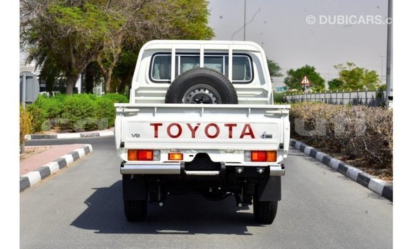 Acheter Import Voiture Toyota Land Cruiser Blanc à Import - Dubai, Ali Sabieh Region Acheter Import Voiture Toyota Land Cruiser Blanc à Import - Dubai, Ali Sabieh Region