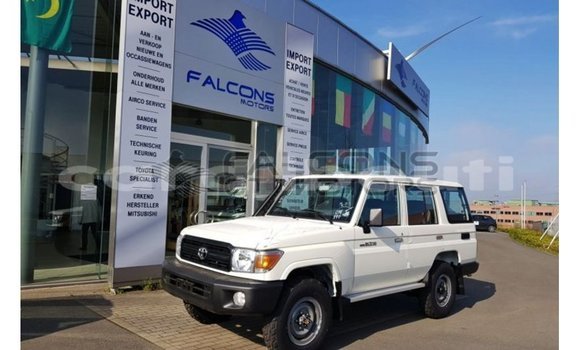 Buy Import Toyota Land Cruiser White Car in Import - Dubai in Ali Sabieh Region Buy Import Toyota Land Cruiser White Car in Import - Dubai in Ali Sabieh Region