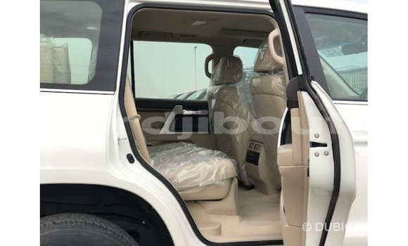 Acheter Import Voiture Toyota Land Cruiser Blanc à Import - Dubai, Ali Sabieh Region Acheter Import Voiture Toyota Land Cruiser Blanc à Import - Dubai, Ali Sabieh Region
