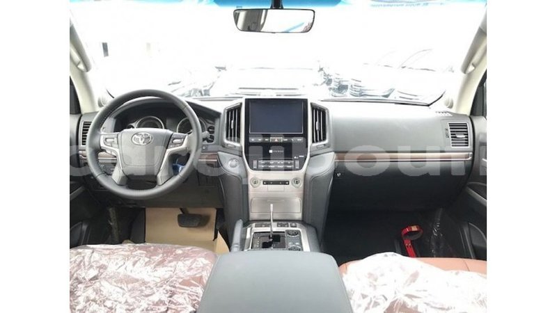 Big with watermark toyota land cruiser ali sabieh region import dubai 3271