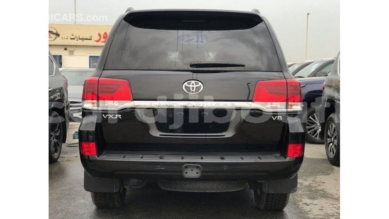 Big with watermark toyota land cruiser ali sabieh region import dubai 3271