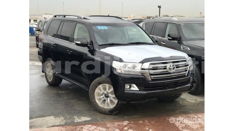 Big with watermark toyota land cruiser ali sabieh region import dubai 3271