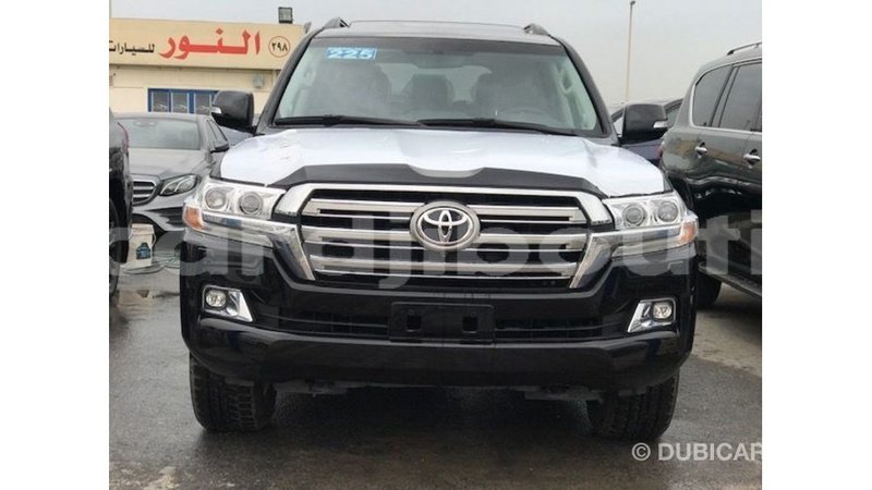 Big with watermark toyota land cruiser ali sabieh region import dubai 3271