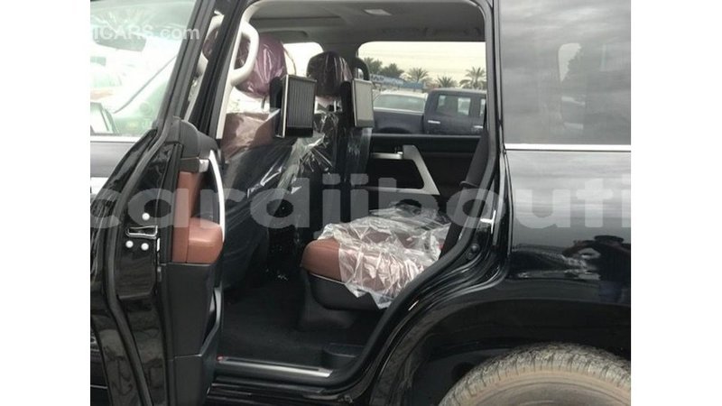 Big with watermark toyota land cruiser ali sabieh region import dubai 3271