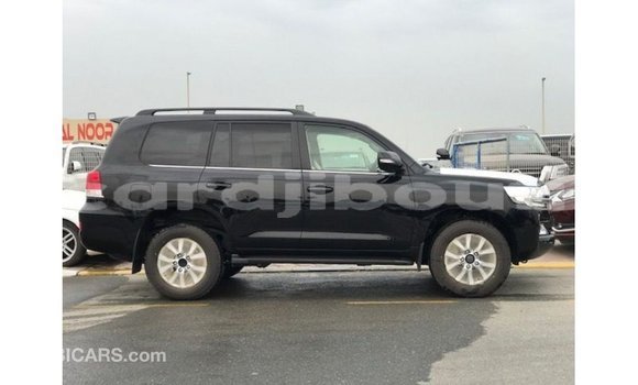 Acheter Import Voiture Toyota Land Cruiser Noir à Import - Dubai, Ali Sabieh Region Acheter Import Voiture Toyota Land Cruiser Noir à Import - Dubai, Ali Sabieh Region