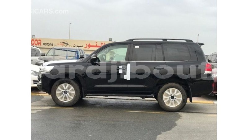 Big with watermark toyota land cruiser ali sabieh region import dubai 3271