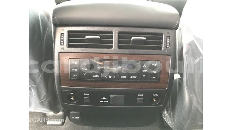 Big with watermark toyota land cruiser ali sabieh region import dubai 3271