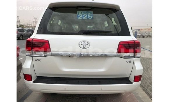Acheter Import Voiture Toyota Land Cruiser Blanc à Import - Dubai, Ali Sabieh Region Acheter Import Voiture Toyota Land Cruiser Blanc à Import - Dubai, Ali Sabieh Region
