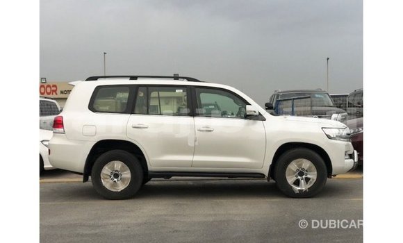 Acheter Import Voiture Toyota Land Cruiser Blanc à Import - Dubai, Ali Sabieh Region Acheter Import Voiture Toyota Land Cruiser Blanc à Import - Dubai, Ali Sabieh Region