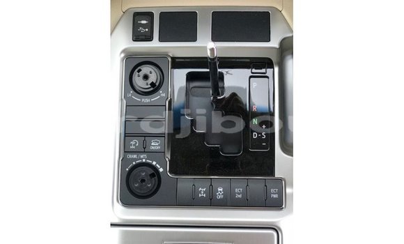 Acheter Import Voiture Toyota Land Cruiser Blanc à Import - Dubai, Ali Sabieh Region Acheter Import Voiture Toyota Land Cruiser Blanc à Import - Dubai, Ali Sabieh Region