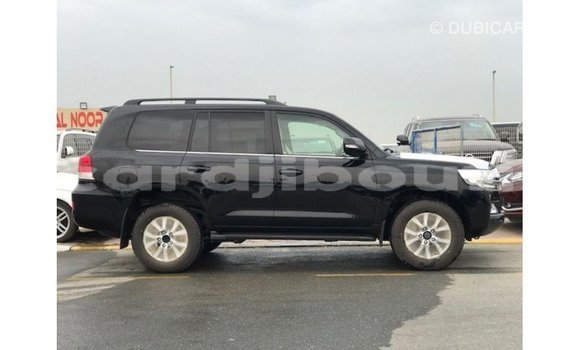 Acheter Import Voiture Toyota Land Cruiser Noir à Import - Dubai, Ali Sabieh Region Acheter Import Voiture Toyota Land Cruiser Noir à Import - Dubai, Ali Sabieh Region