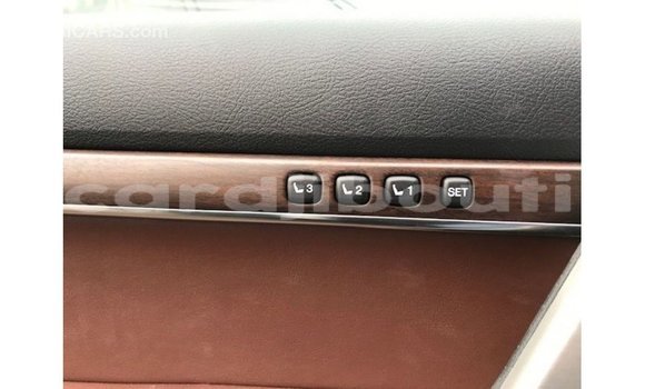 Acheter Import Voiture Toyota Land Cruiser Noir à Import - Dubai, Ali Sabieh Region Acheter Import Voiture Toyota Land Cruiser Noir à Import - Dubai, Ali Sabieh Region