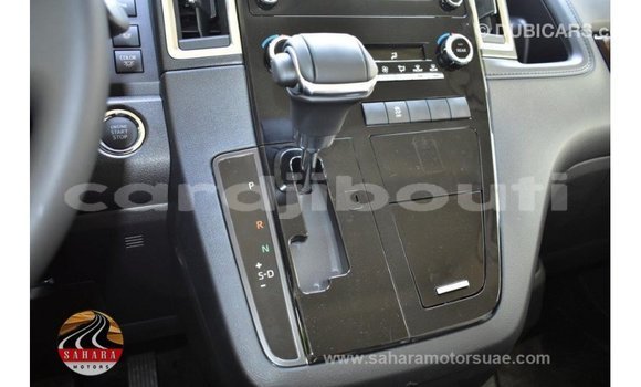 Acheter Import Voiture Toyota Granvia Blanc à Import - Dubai, Ali Sabieh Region Acheter Import Voiture Toyota Granvia Blanc à Import - Dubai, Ali Sabieh Region