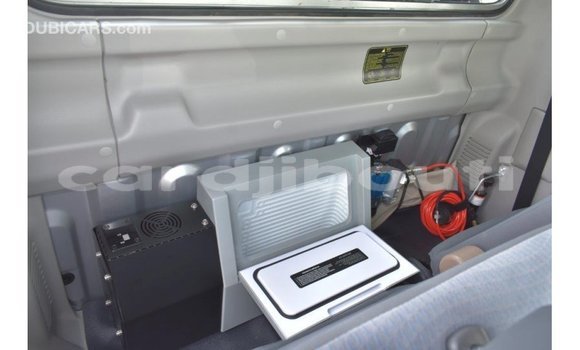 Acheter Import Voiture Toyota Land Cruiser Autre à Import - Dubai, Ali Sabieh Region Acheter Import Voiture Toyota Land Cruiser Autre à Import - Dubai, Ali Sabieh Region