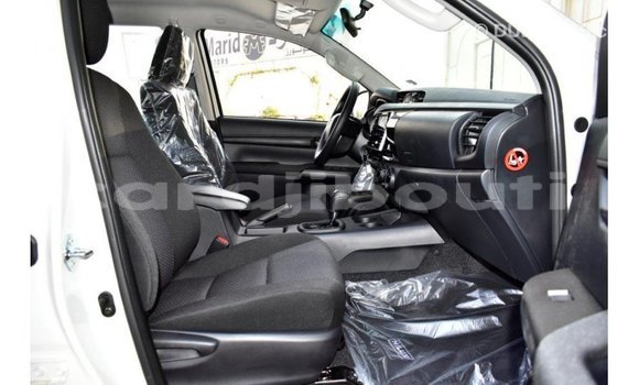 Acheter Import Voiture Toyota Hilux Blanc à Import - Dubai, Ali Sabieh Region Acheter Import Voiture Toyota Hilux Blanc à Import - Dubai, Ali Sabieh Region