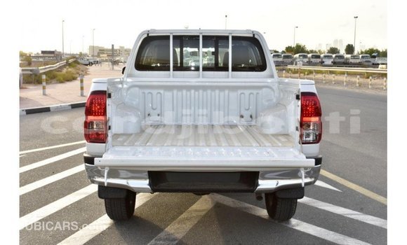 Acheter Import Voiture Toyota Hilux Blanc à Import - Dubai, Ali Sabieh Region Acheter Import Voiture Toyota Hilux Blanc à Import - Dubai, Ali Sabieh Region