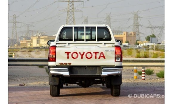 Acheter Import Voiture Toyota Hilux Blanc à Import - Dubai, Ali Sabieh Region Acheter Import Voiture Toyota Hilux Blanc à Import - Dubai, Ali Sabieh Region