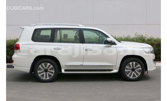 Buy Import Toyota Land Cruiser White Car in Import - Dubai in Ali Sabieh Region Buy Import Toyota Land Cruiser White Car in Import - Dubai in Ali Sabieh Region