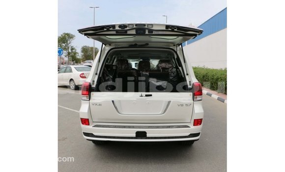 Buy Import Toyota Land Cruiser White Car in Import - Dubai in Ali Sabieh Region Buy Import Toyota Land Cruiser White Car in Import - Dubai in Ali Sabieh Region