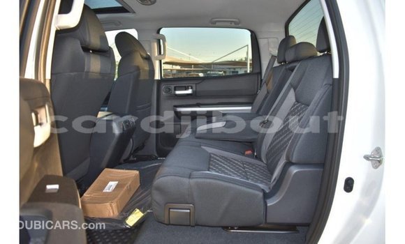 Acheter Import Voiture Toyota Tundra Blanc à Import - Dubai, Ali Sabieh Region Acheter Import Voiture Toyota Tundra Blanc à Import - Dubai, Ali Sabieh Region