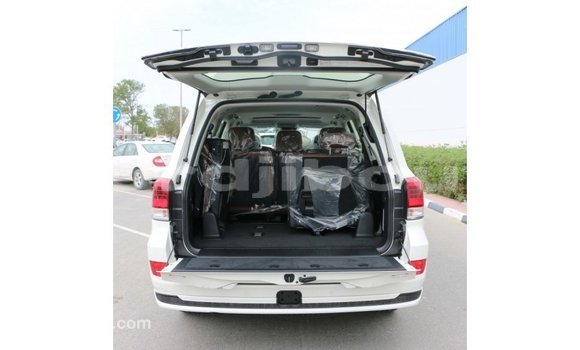 Buy Import Toyota Land Cruiser White Car in Import - Dubai in Ali Sabieh Region Buy Import Toyota Land Cruiser White Car in Import - Dubai in Ali Sabieh Region