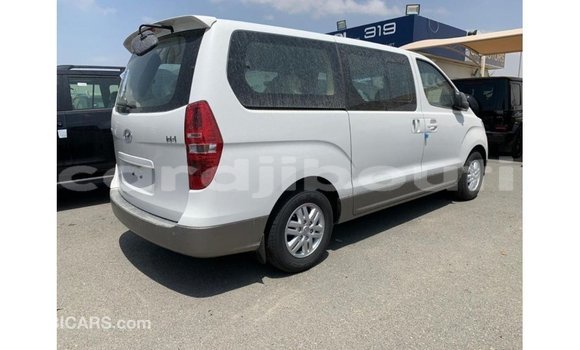 Acheter Import Voiture Hyundai Accent Blanc à Import - Dubai, Ali Sabieh Region Acheter Import Voiture Hyundai Accent Blanc à Import - Dubai, Ali Sabieh Region