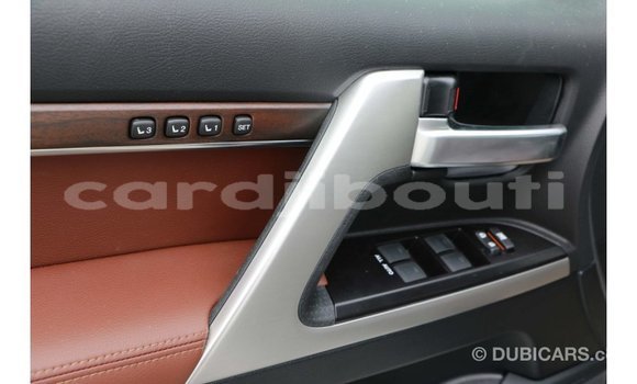 Buy Import Toyota Land Cruiser White Car in Import - Dubai in Ali Sabieh Region Buy Import Toyota Land Cruiser White Car in Import - Dubai in Ali Sabieh Region
