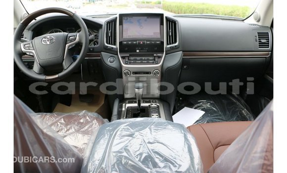 Buy Import Toyota Land Cruiser White Car in Import - Dubai in Ali Sabieh Region Buy Import Toyota Land Cruiser White Car in Import - Dubai in Ali Sabieh Region