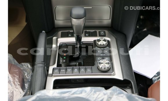 Buy Import Toyota Land Cruiser White Car in Import - Dubai in Ali Sabieh Region Buy Import Toyota Land Cruiser White Car in Import - Dubai in Ali Sabieh Region