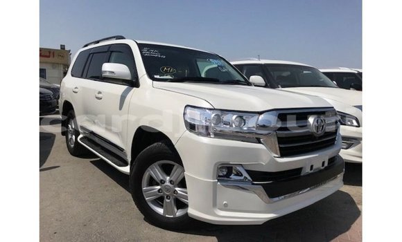 Acheter Import Voiture Toyota Land Cruiser Blanc à Import - Dubai, Ali Sabieh Region Acheter Import Voiture Toyota Land Cruiser Blanc à Import - Dubai, Ali Sabieh Region