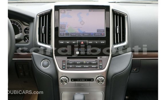 Buy Import Toyota Land Cruiser White Car in Import - Dubai in Ali Sabieh Region Buy Import Toyota Land Cruiser White Car in Import - Dubai in Ali Sabieh Region