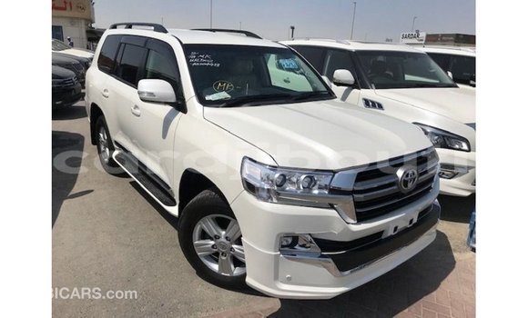 Acheter Import Voiture Toyota Land Cruiser Blanc à Import - Dubai, Ali Sabieh Region Acheter Import Voiture Toyota Land Cruiser Blanc à Import - Dubai, Ali Sabieh Region
